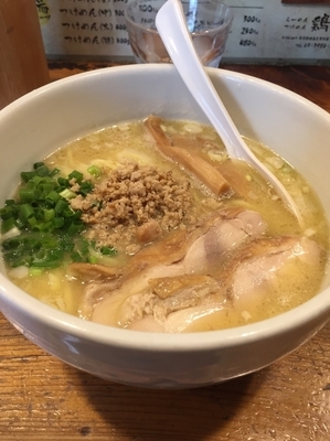 「白鶏ラーメン」@鶏の穴の写真