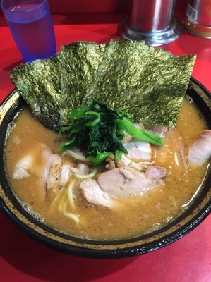 「チャーシュー麺中盛硬め濃いめ」@家系総本山 ラーメン吉村家の写真