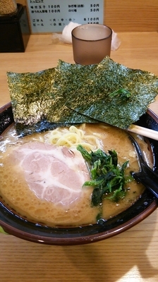 「らーめん（固め・濃いめ）」@紫蔵の写真