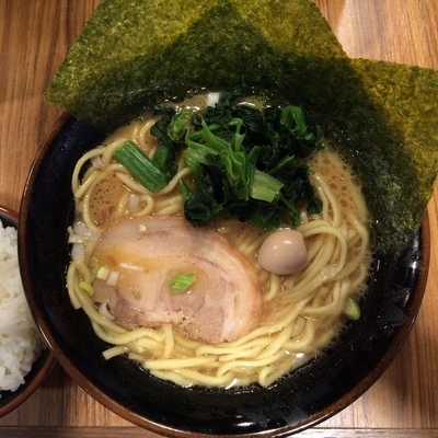 「ラーメン醤油650円＋ライス無料」@横浜家系ラーメン 壱角家 日吉店の写真