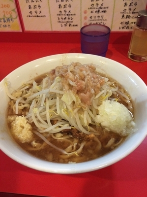 「小らーめん ニンニク少な目 アブラ たまねぎ50円」@麺屋 桐龍の写真