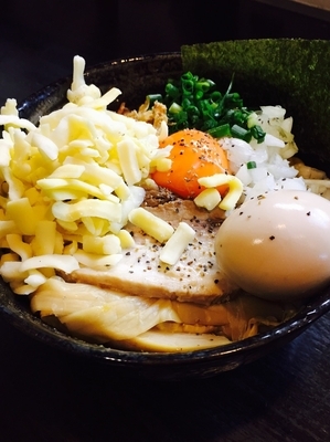 「まぜそば¥800＋とろけるチーズ¥100＋味玉（クーポン）」@二代目 狼煙 ～心～の写真