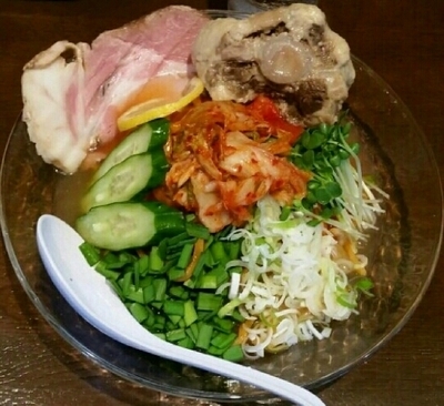 「【限定】冷ビビン麵　850円＋牛テール肉　300円」@麺屋 天海の写真