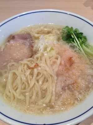 「塩ラーメン+焼き飯（ハーフ）セット」@らーめん鱗 茨木店の写真