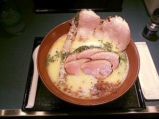 「極（白）（大盛り）」@麺巧 潮の写真