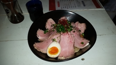 「海老混ぜソバ大盛～の替え玉 チャーシュー6枚」@麺や 海老庵の写真