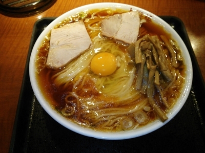 「玉子入り中華そば_生玉子（大盛）」@上海楼の写真