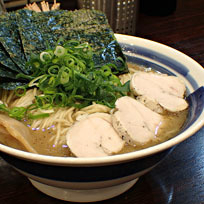 「とりそば（むね）600円＋特盛＋のり」@和屋製麺所の写真