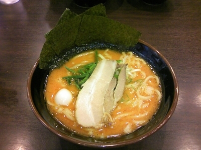 「辛らーめん（中太麺）」@吟家 誉田店の写真