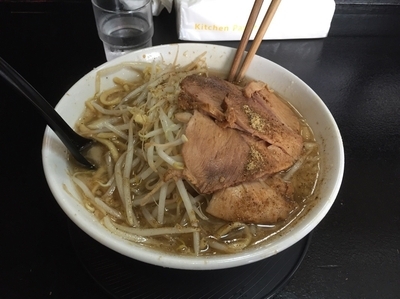 「ラーメン並（ニンニク少な目他ちょい増し）」@自家製太麺 ドカ盛 マッチョ 三ノ宮店の写真