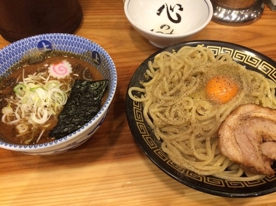 「つけ麺（小）あつもり＋生卵」@中華蕎麦うゑずの写真