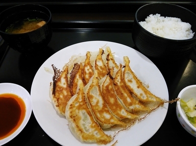 「餃子10ヶ定食￥980」@石松餃子 新東名店の写真