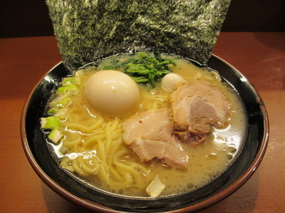 「味玉らーめん￥７９０＋海苔増しＷ￥１００」@横浜家系ラーメン 極味家の写真
