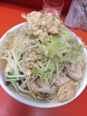 「小豚800円、ヤサイマシマシアブラ」@ラーメン二郎 神田神保町店の写真