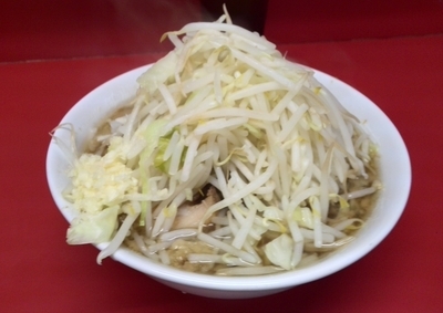「小ラーメン700円 (麺半分、ニンニク半分・ヤサイ・カラメ)」@ラーメン二郎 千住大橋駅前店の写真