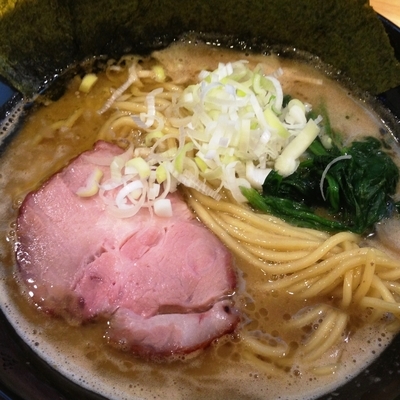 「豚骨醤油ラーメン」@横浜家系ラーメン 天辺家の写真