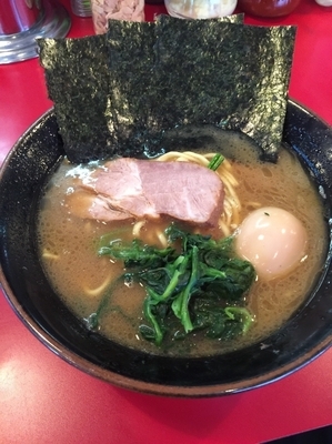 「ラーメン並玉子、硬め」@家系ラーメン 王道の写真