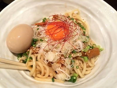 「【限定】生姜の効いたピリ辛モツまぜそば（700円）」@まぜそば 一心不乱の写真