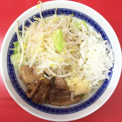 「油そば（にんにく玉ねぎ）＋生玉子」@ラーメン信者の写真