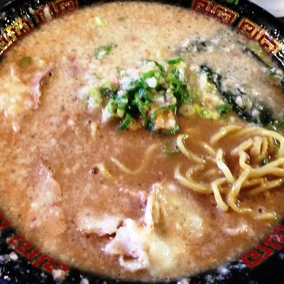 「とんこつラーメン（かため、こってり）」@無鉄砲 東京中野店の写真