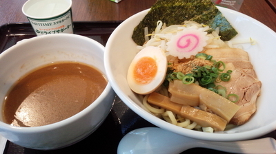 「魚介節つけ麺（９８０円）」@らーめんたいざん 海老名SA店の写真