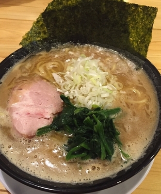 「豚骨醤油ラーメン」@横浜家系ラーメン 天辺家の写真
