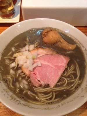 「[饅頭こわい]鴨白湯鬼極上背黒」@らーめん芝浜の写真