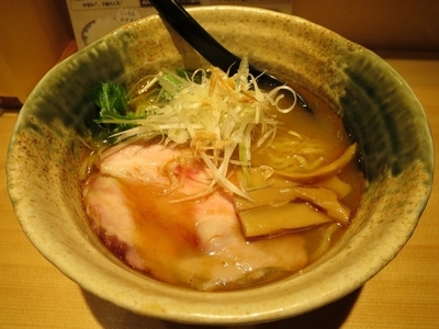 「焼きあご塩らーめん ８００円」@焼きあご塩らー麺 たかはし 新宿本店の写真