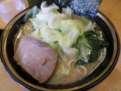 「ラーメン＋ゆでキャベ」@八家本陣の写真