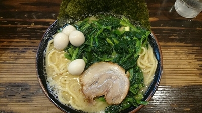 「塩ラーメン：ウズラ、ほうれん草追加」@町田商店マックスの写真