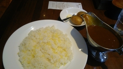 「ビーフカレー 1500円（税込） ＋生ビール420円」@ガヴィアルの写真