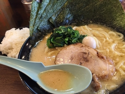 「ラーメン(並) 650円 のり増し +50円」@濃厚豚骨ラーメン 濱虎家の写真