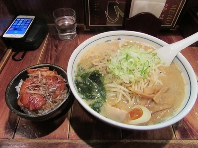 「味噌でっかいどう（１１００円）＋他」@北海道らーめん ひむろ 稲毛店の写真