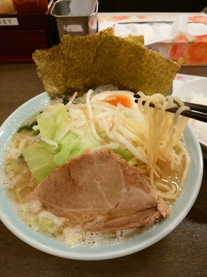 「キャベモヤラーメン700円」@横浜家系ラーメン キラクの写真