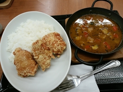 「からあげスープカレー（ご飯大盛同料金）850円」@からやま 新橋店の写真