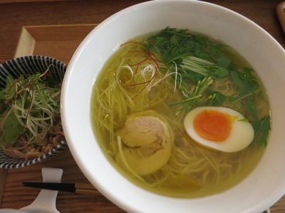 「ランチセットA　(塩らーめん ＋ 鶏のmini丼）700円」@ハナウタ。の写真