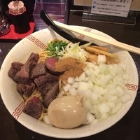 牛脂と角切りローストビーフの混ぜそば(ゲリラメニュー)