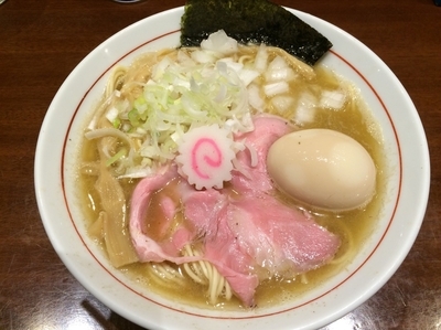 「煮干そば+のり+煮玉子+炊き込みご飯」@煮干中華そば 鈴蘭 新宿店の写真