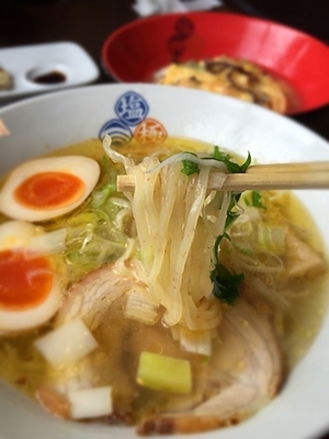 「塩らーめん琥珀」@塩逸品 五代目 けいすけの写真