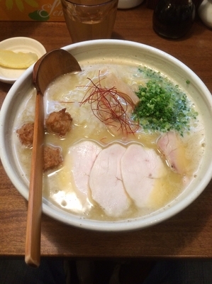 「濃厚鶏白湯ラーメン750円+大盛100円+つくね150円」@麺匠ようすけの写真