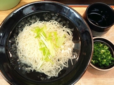 「冷やしラーメン（1玉）」@まるうまラーメン ぷらっと博多No.1の写真