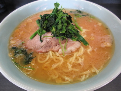 「ラーメン￥７００　中盛り￥１００　海苔W￥５０×２」@千家 上川井店の写真