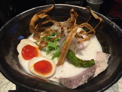 「鶏soba　燻製卵トッピング」@鶏soba 座銀 肥後橋本店の写真