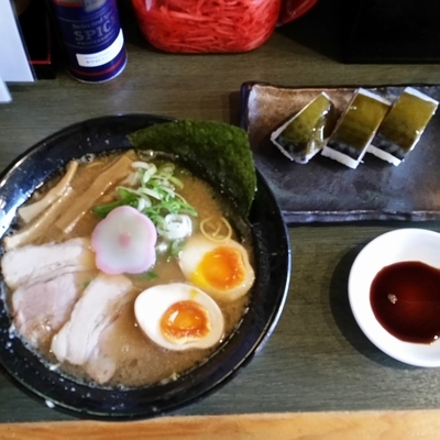 「味玉中華そば(700円)＋鯖の押し寿司(セットで380円)」@上州濃厚中華蕎麦 はたお商店 下小出本店の写真