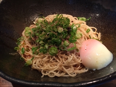 「１辛 温泉玉子」@汁なし担担麺専門 キング軒 東京店の写真