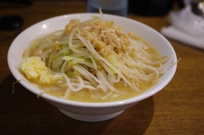 「らーめん(ニンニク・アブラ)750円」@らーめん たろうの写真