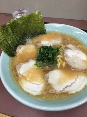 「チャーシュー麵中盛、硬め濃いめ」@本牧家 本店の写真
