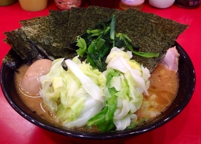 「チャーシューラーメン大盛り990味玉50海苔50キャベツ70」@家系総本山 ラーメン吉村家の写真