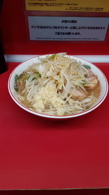 「小ラーメン690円(麺硬め、ニンニクマシマシ、ヤサイアブラ)」@ラーメン二郎 湘南藤沢店の写真