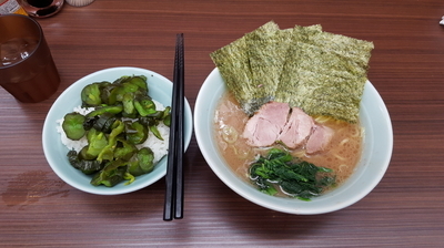 「ラーメン650円(カタメコイメアブラ多め)」@横浜家系らーめん 武蔵家 川口店の写真